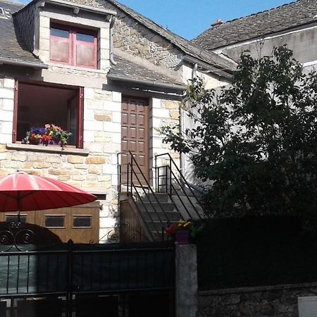 Petit Gite De La Fontaine Aumont-Aubrac Exterior photo